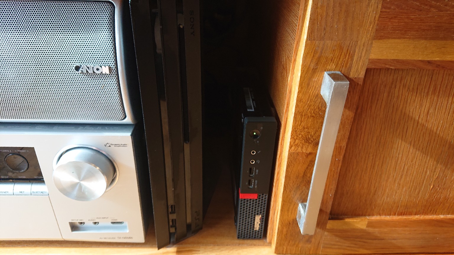 Unser Lenovo ThinkCentre Homeserver im Wohnzimmer