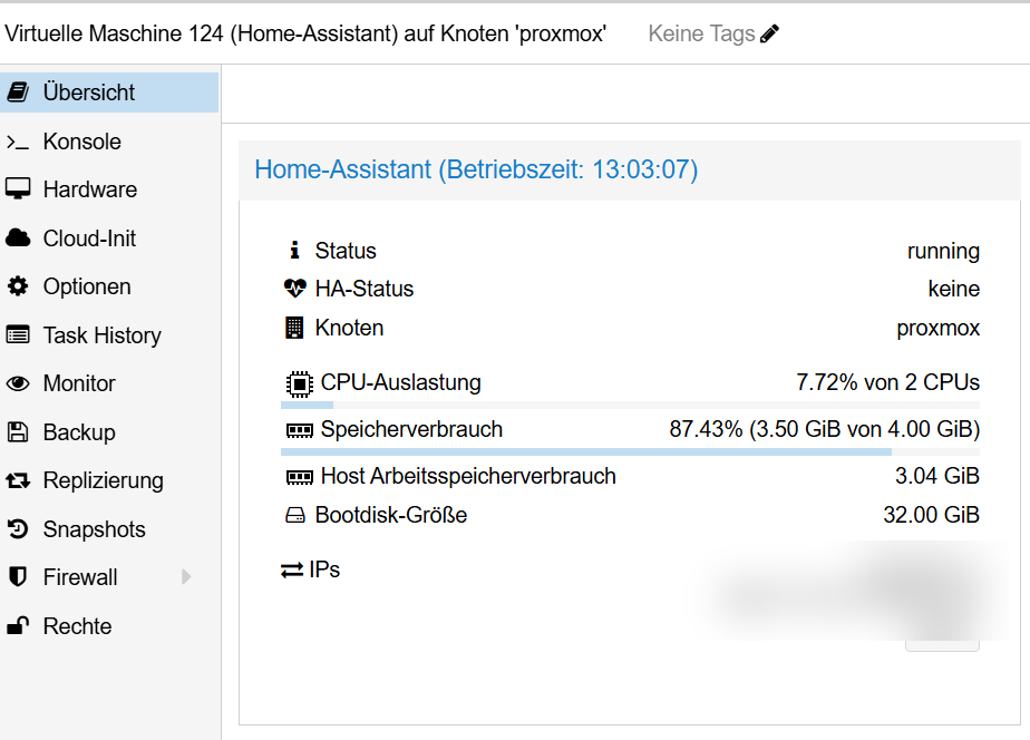 Anonymisierte Proxmox-Übersicht unserer Home-Assistant-VM mit CPU-, RAM- und Diskwerten